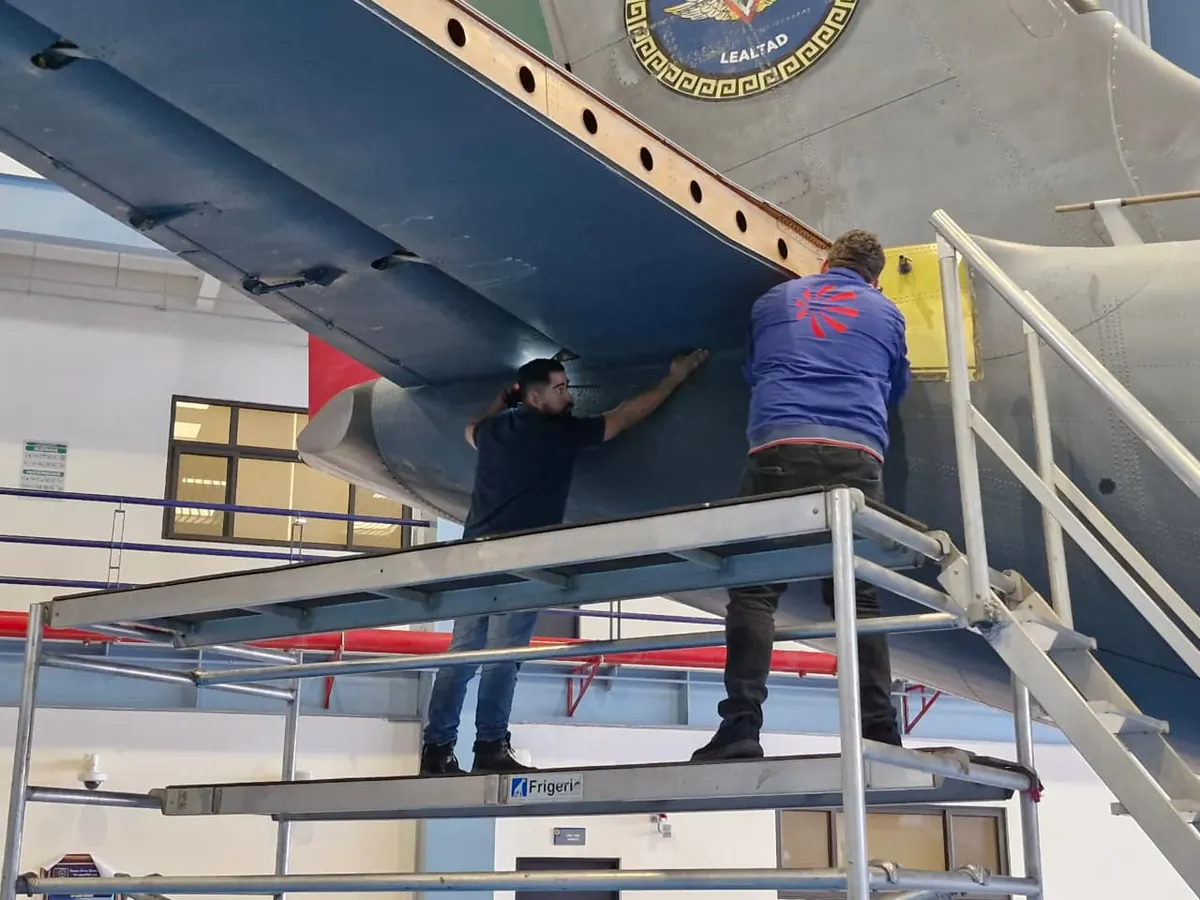 C-27J Spartan: Wing work
